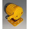 Moteur Meccano, de couleur jaune, réversible